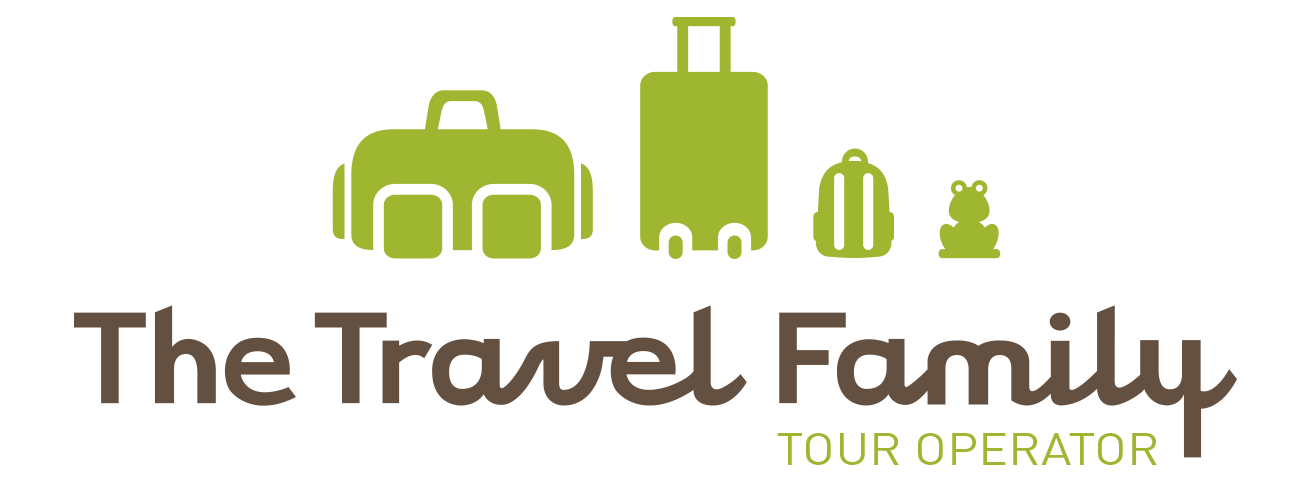 logo thetravelfamily